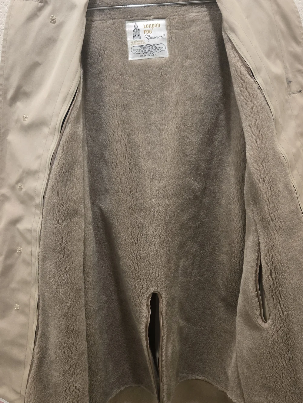 LONDON FOG VIBTAGE Men's Classic Beige Trench Coat - Overcoat with Lining.